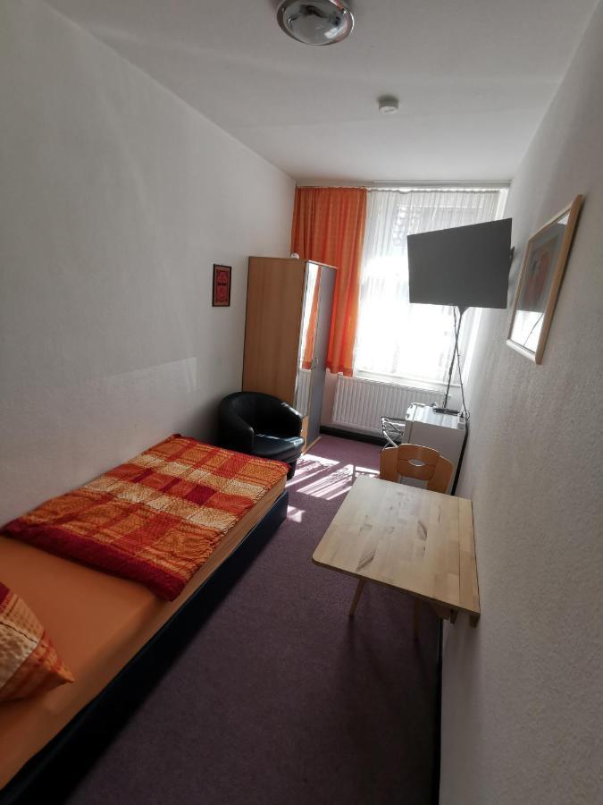Hotel-Pension Zum Hirsch Хаттерсхайм Экстерьер фото