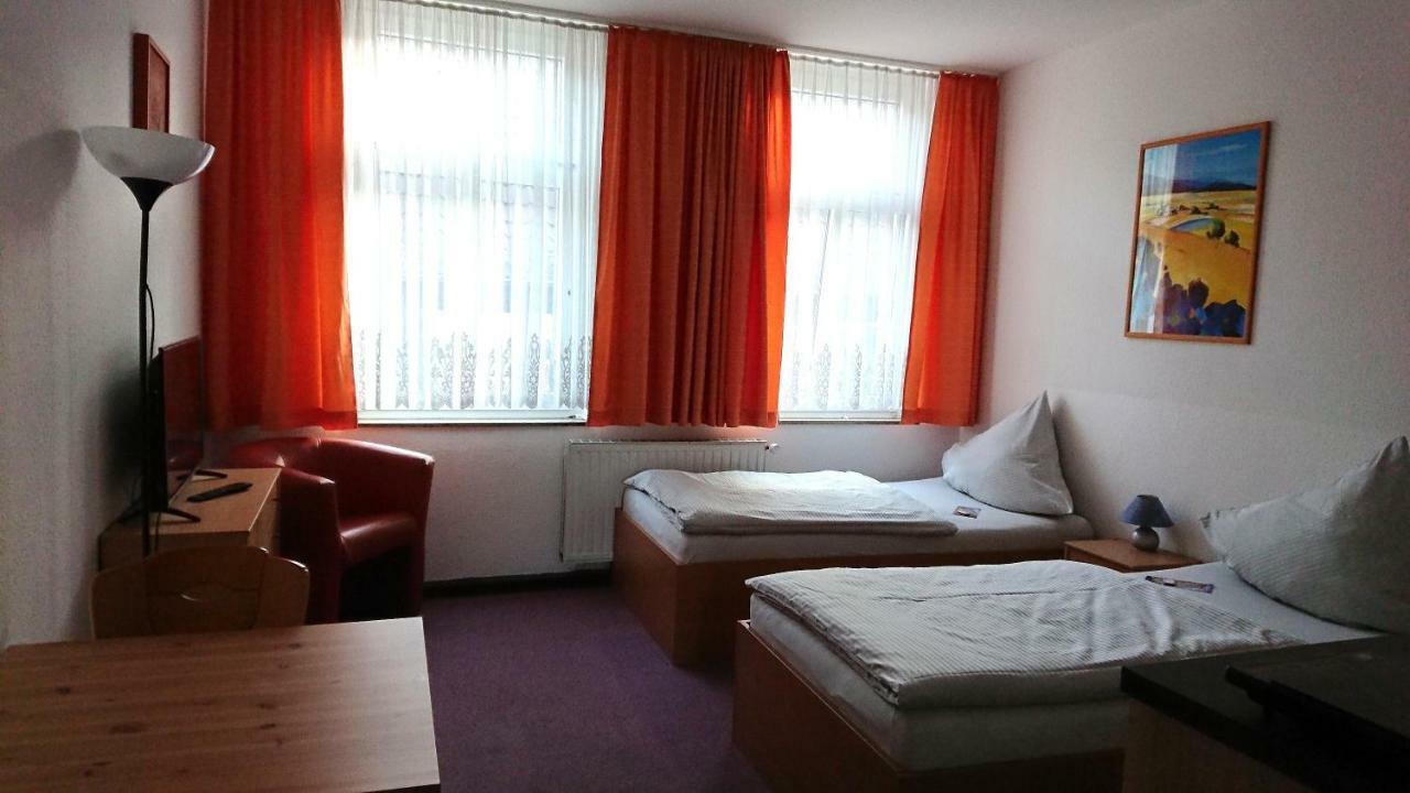 Hotel-Pension Zum Hirsch Хаттерсхайм Экстерьер фото